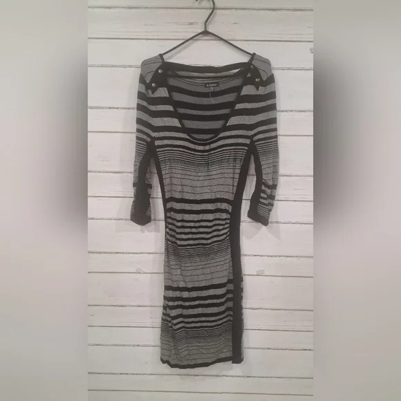 Dress - Picture 1 of 2